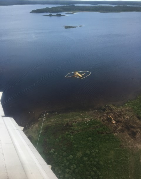 Occurrence aircraft on Eabamet Lake during recovery (Source: Pratt & Whitney Canada)