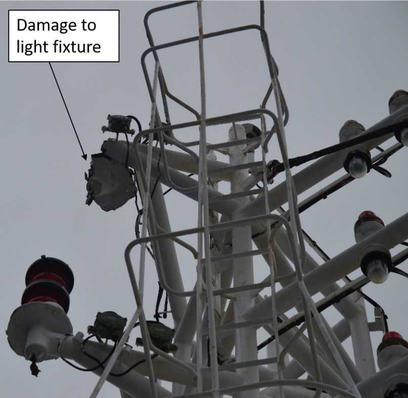 Damage to light mast (Source: TSB) 