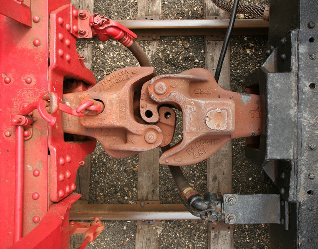 Train couplers, overhead view (Source: Daniel Schwen, licensed under Creative Commons CC BY-SA-4.0)