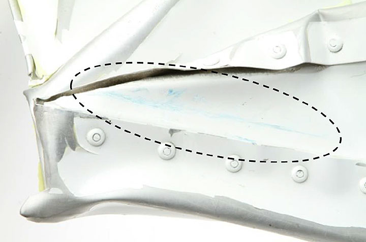 Image des marques de peinture sur la nervure de l'aileron