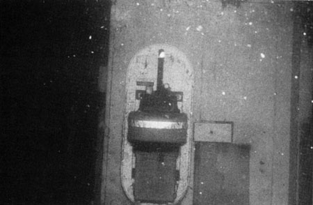 Photo prise sous l'eau montrant une RLS de classe II placée dans la timonerie. 