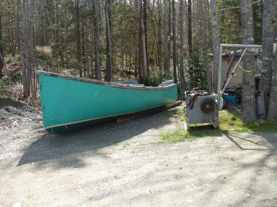 Le bateau dans l’événement à l’étude, à côté du treuil pour casiers (Source : BST)