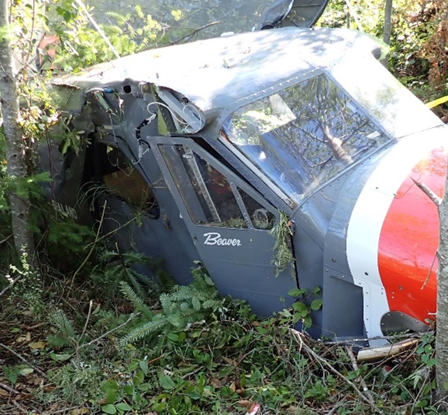 Figure 5. Accident site, showing right cockpit door obstructed by terrain (Source: TSB) Figure 5. Accident site, showing right cockpit door obstructed by terrain (Source: TSB)