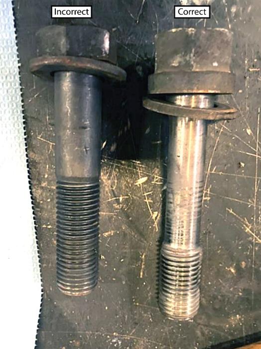 Figure 5. Mauvais boulon de fixation installé sur le moteur de traction no 4 de la locomotive KCS 4767 et bon boulon de fixation à titre de comparaison