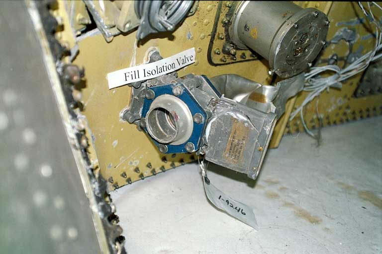 Tail tank fill/isolation valve body